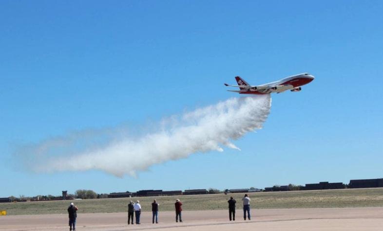 Gobierno autorizó pruebas de avión Supertanque para combatir incendios forestales