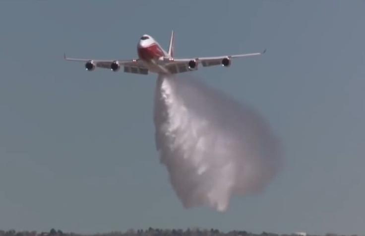[VIDEO]  Supertanker 747: así vuela el superavión que apaga incendios forestales