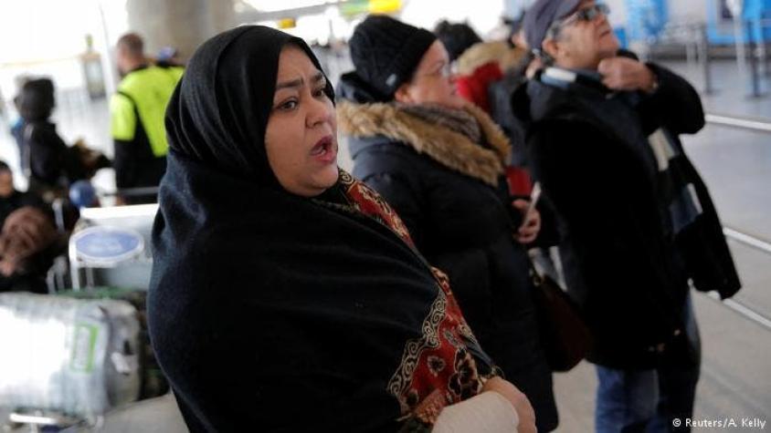 EE. UU.: Refugiados permanecen retenidos en aeropuertos tras orden ejecutiva de Trump