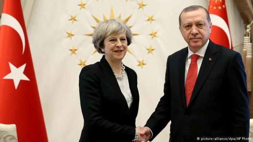 Londres y Ankara plantean mejorar sus relaciones comerciales tras el “Brexit”