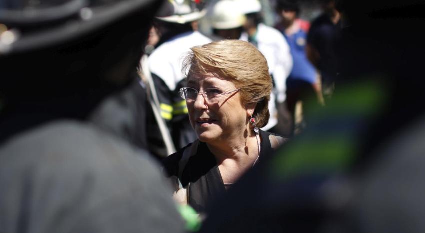 Cadem: tres de cada cuatro personas rechazan gestión de Bachelet en emergencia por incendios