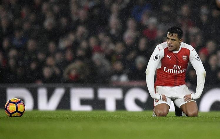 Arsenal de Alexis Sánchez cae en casa y se aleja del líder en la Premier League