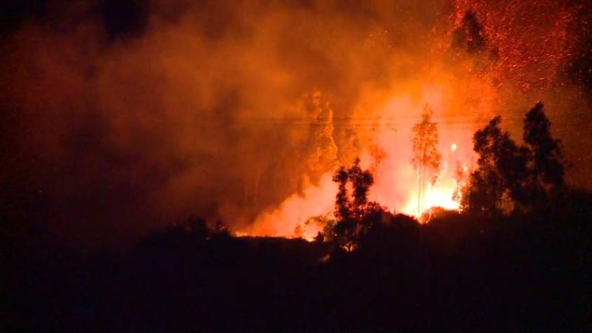 [VIDEO] Dichato: El fuego amenazó a los afectados del 27-F