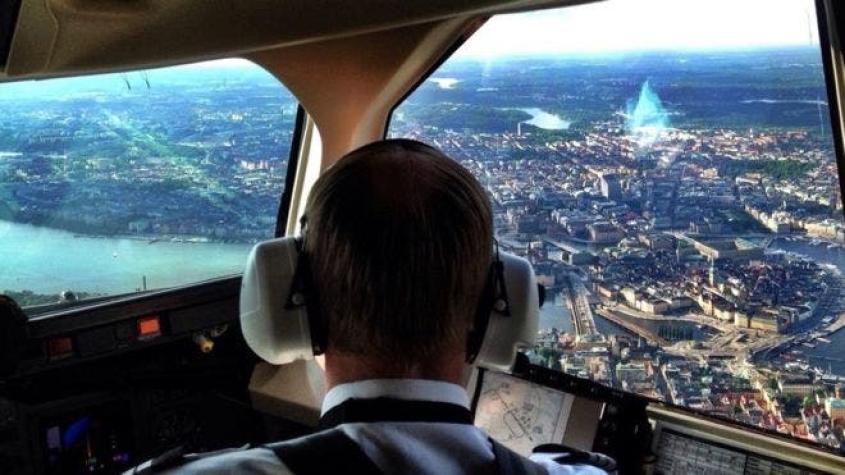 ¿Qué procedimientos debe seguir un piloto ante una emergencia en pleno vuelo?