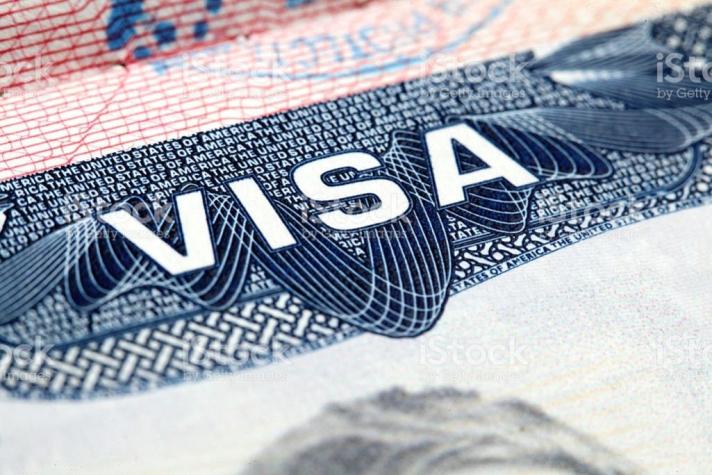 Más de 100 mil visas han sido revocadas en EE.UU. desde la orden de Trump