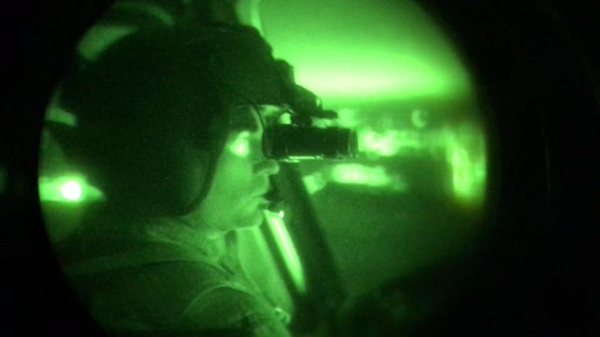 [VIDEO] Así vuelan de noche los helicópteros con visión noctura de la Fach