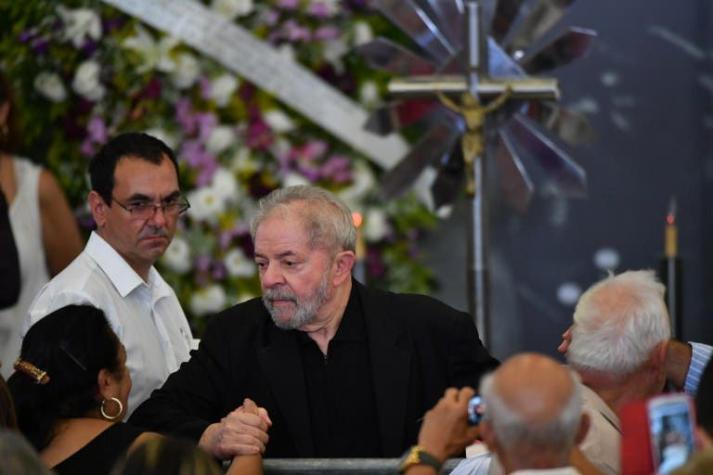 Lula despide a su esposa con lágrimas y duras críticas a sus acusadores