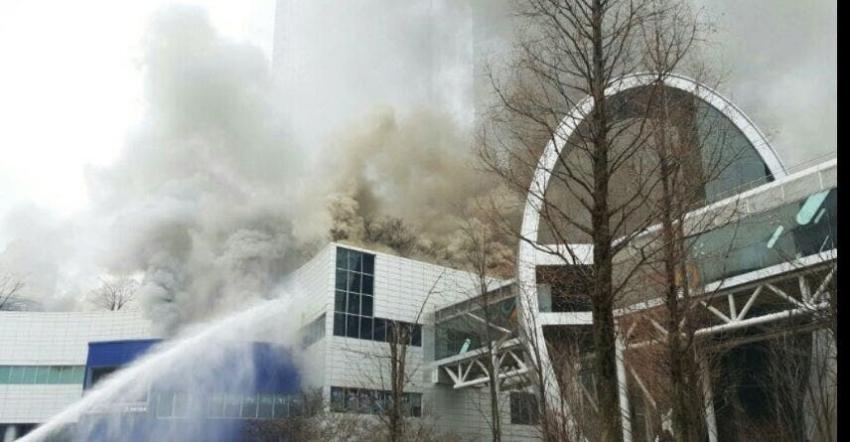 Cuatro muertos en incendio en centro comercial de Corea del Sur