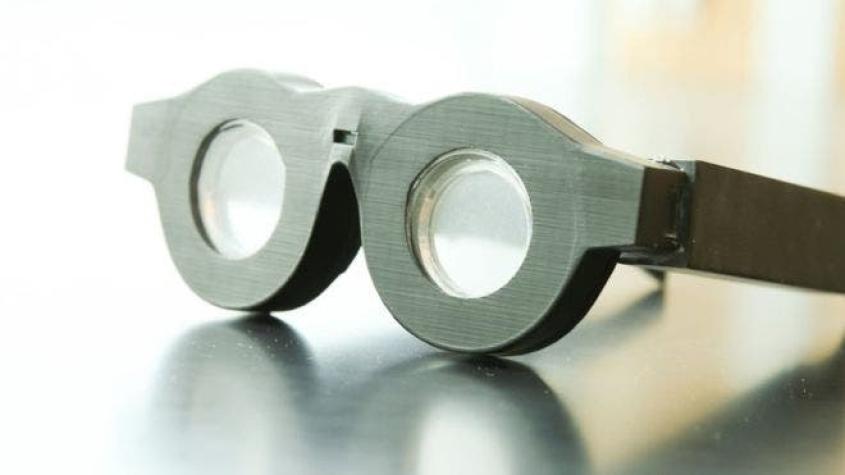 Argentino creó las gafas "eternas" sin cristales que se adaptan a problemas de la vista