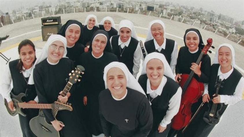 "Siervas": la banda de monjas que asombra con su música