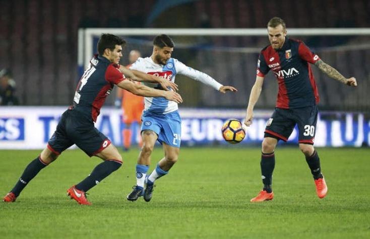 Mauricio Pinilla ve desde la banca derrota de Genoa ante Napoli por la Serie A