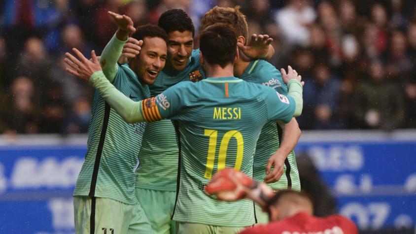 Barcelona "aplasta" al Alavés en adelanto de lo que será la final de Copa del Rey