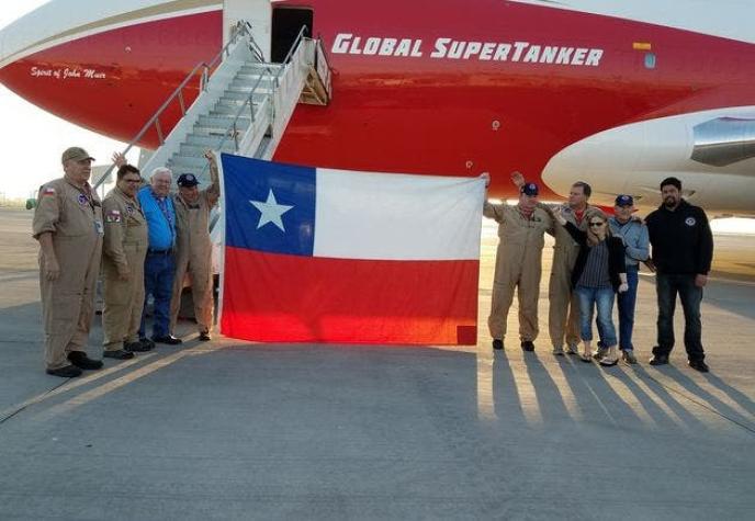 "Hasta la próxima": Supertanker se despide de Chile tras combatir los incendios forestales