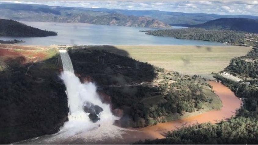 Oroville: Cinco impactantes cifras de la represa más alta de EE.UU y que corre riesgo de derrumbarse