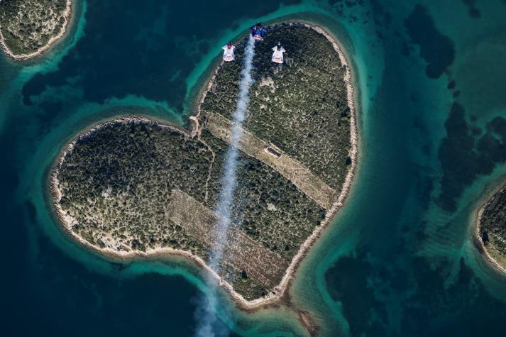 Celebraron el Día de los Enamorados con un salto a la "Isla del Amor"
