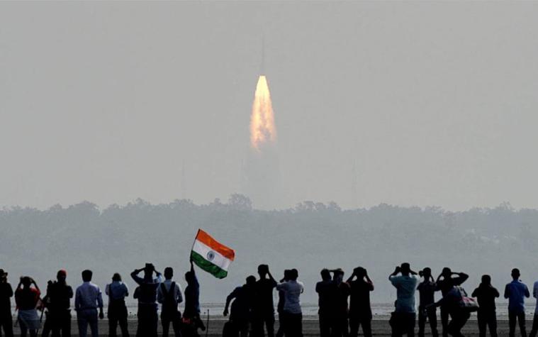 India pone en órbita un récord de 104 satélites en un solo cohete
