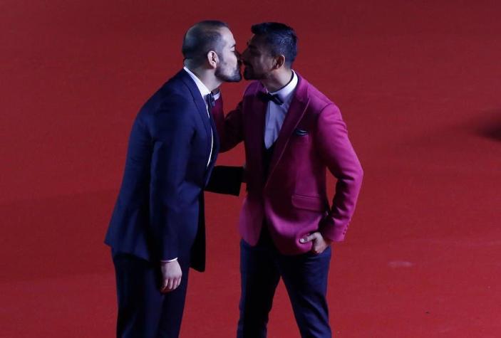 Andrés Caniulef y su gala de Viña más emotiva: desfiló con su pareja y se besó en la red carpet