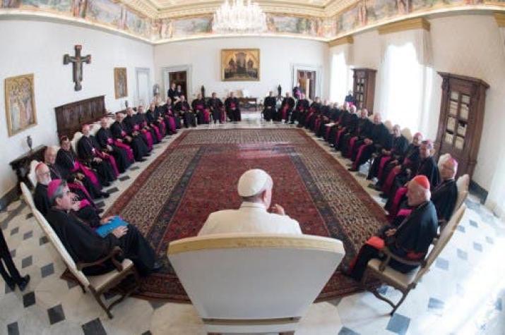 Papa recibe en el Vaticano a obispos chilenos y discuten sobre la pederastia