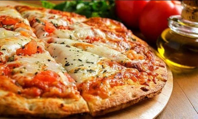 Presidente de Islandia desata una polémica tras afirmar que quiere prohibir las pizzas con piña