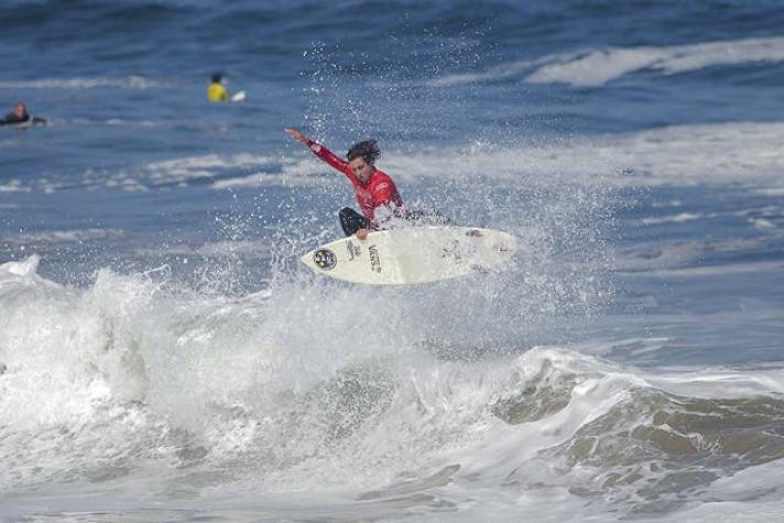 Competencia de surf despide el verano de la mano de los mejores exponentes nacionales