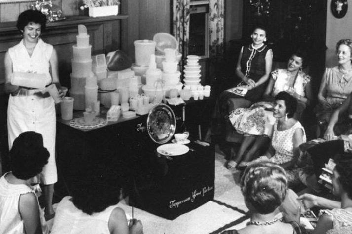 El secreto de Tupperware para seguir ganando millones con envases inventados hace 70 años