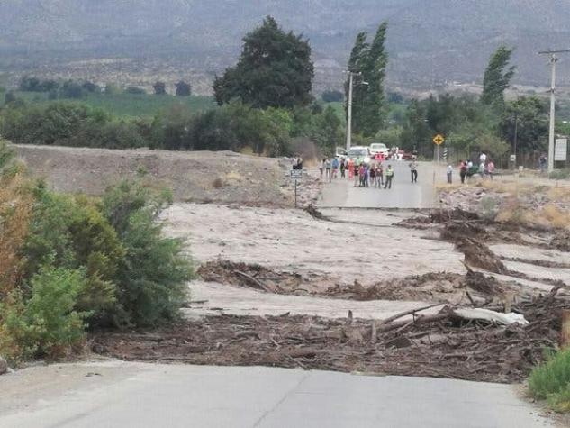 Intensas lluvias obligan a corte de agua de emergencia en Los Andes