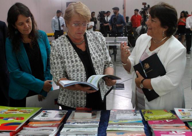 Presidenta Bachelet llama a "dejar atrás las peleas pequeñas"