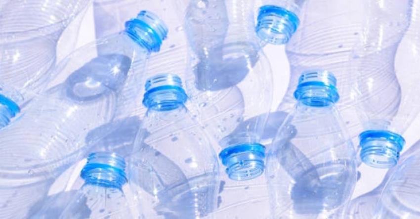 La importancia de las botellas retornables para combatir la contaminación plástica