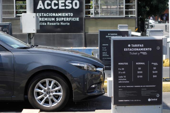 Sernac acusa "eventual coordinación" en tarifas de estacionamientos con la nueva ley