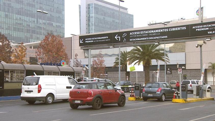 Sernac demanda a 10 centros comerciales por incumplimiento a la Ley de Estacionamientos