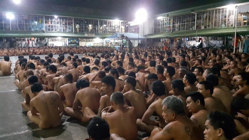 Indignación por fotos de cientos de presos desnudos en cárcel filipina