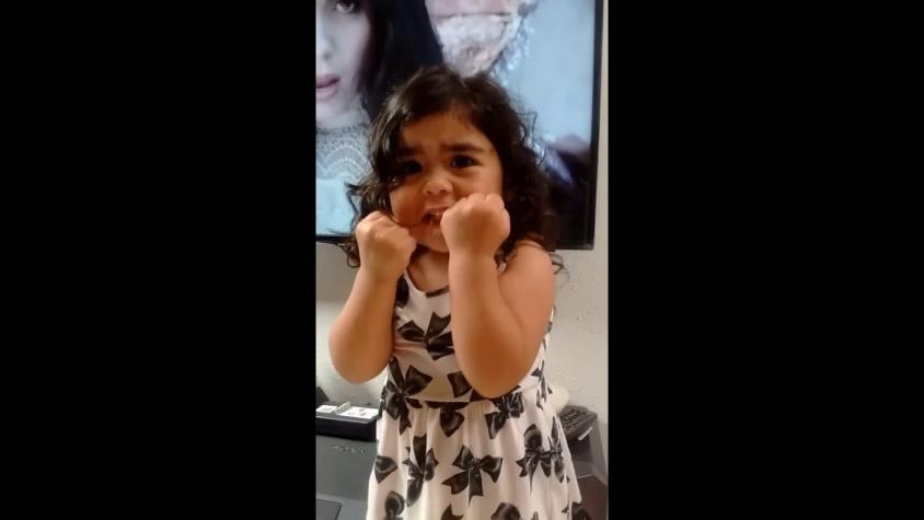 [VIDEO] La conmovedora interpretación de "mini Mon Laferte" que causa furor en redes sociales