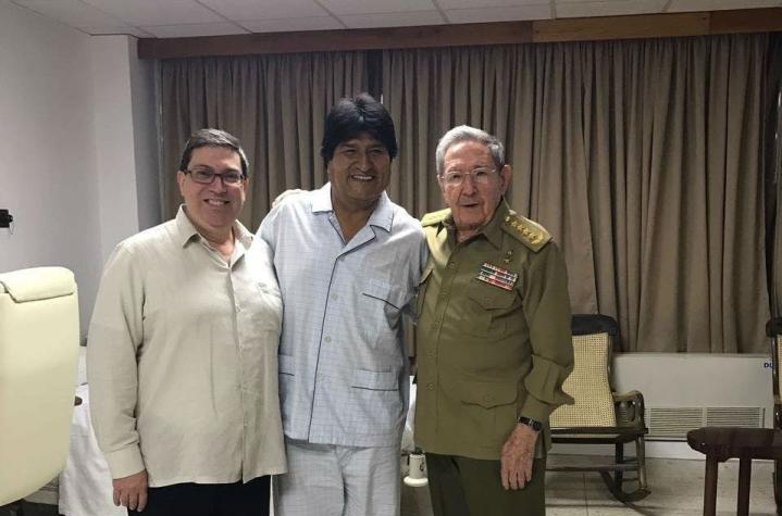 Raúl Castro visita a Evo Morales en medio de su tratamiento de salud en Cuba
