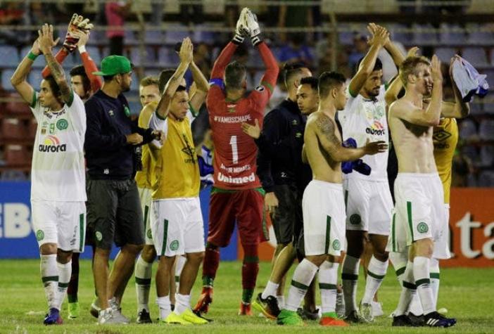 Chapecoense honra a sus héroes caídos con victoria ante Zulia en Copa Libertadores