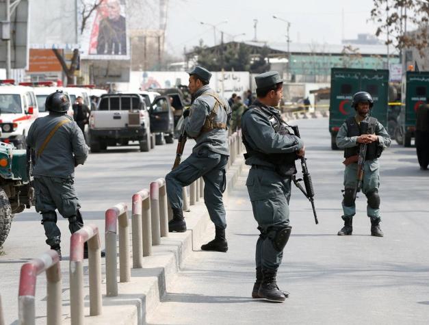Hombres armados disfrazados de médicos atacan el hospital militar de Kabul