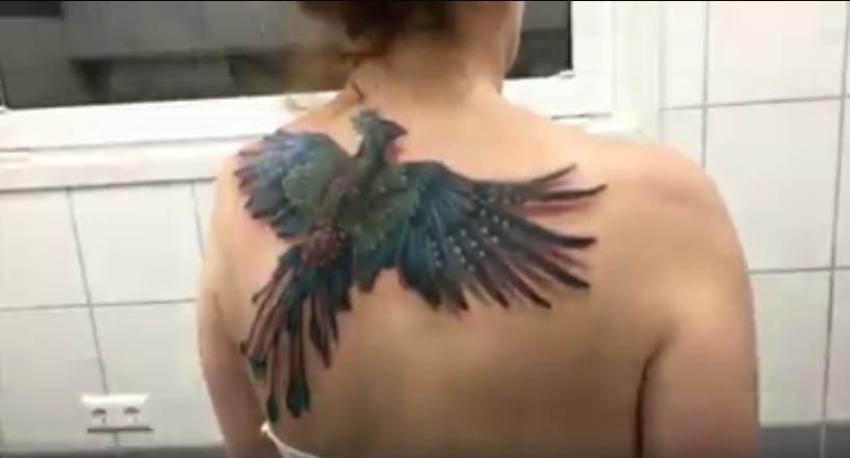 [VIDEO] ¿Magia? El increíble tatuaje que parece volar