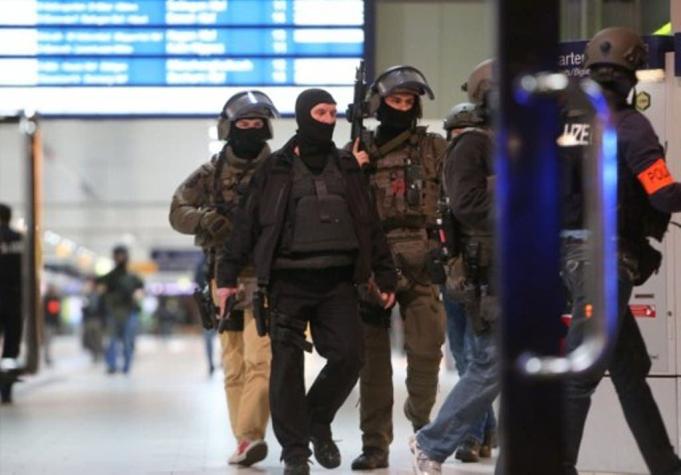 Policía confirma que ataque con hacha en Dusseldorf fue ejecutado por varios agresores