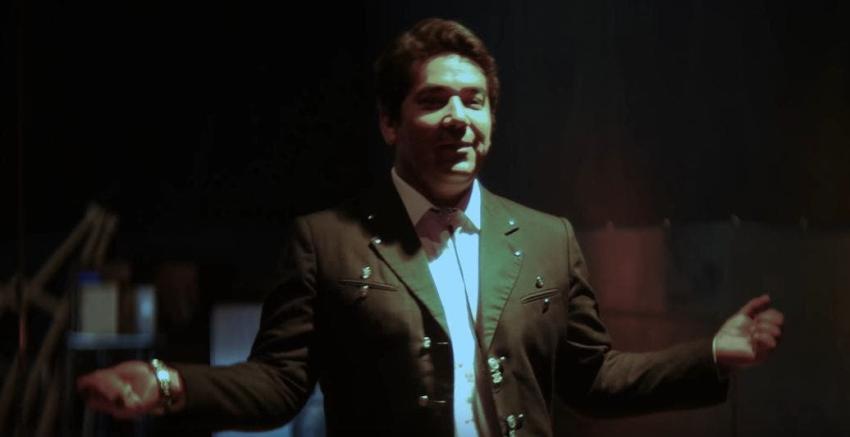 La banda chilena Boloccos homenajea a Juan Gabriel en su último video "Mientes"
