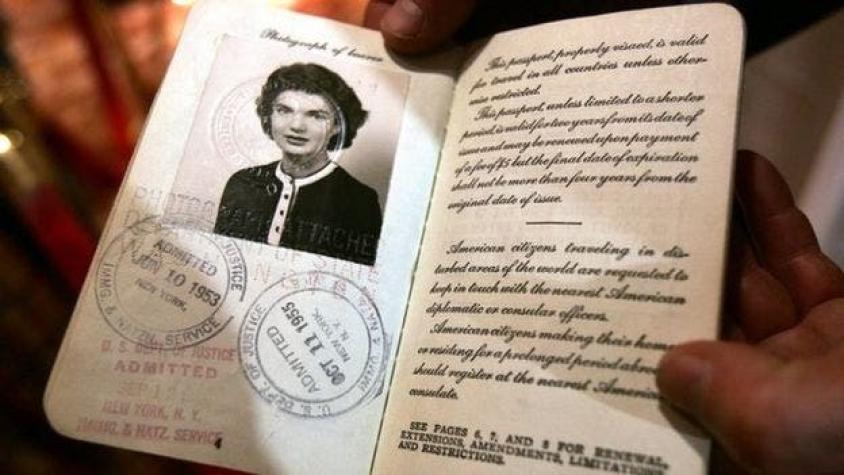 Las fascinantes historias detrás de los pasaportes antiguos y modernos