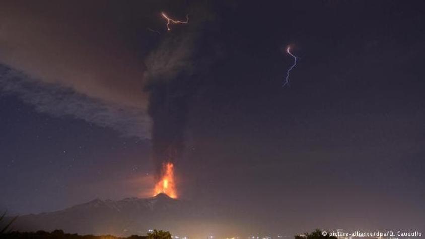 Erupción del volcán Etna deja 10 heridos