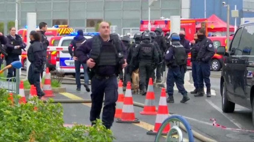 Francia: un hombre armado es muerto a balazos en el aeropuerto de París - Orly