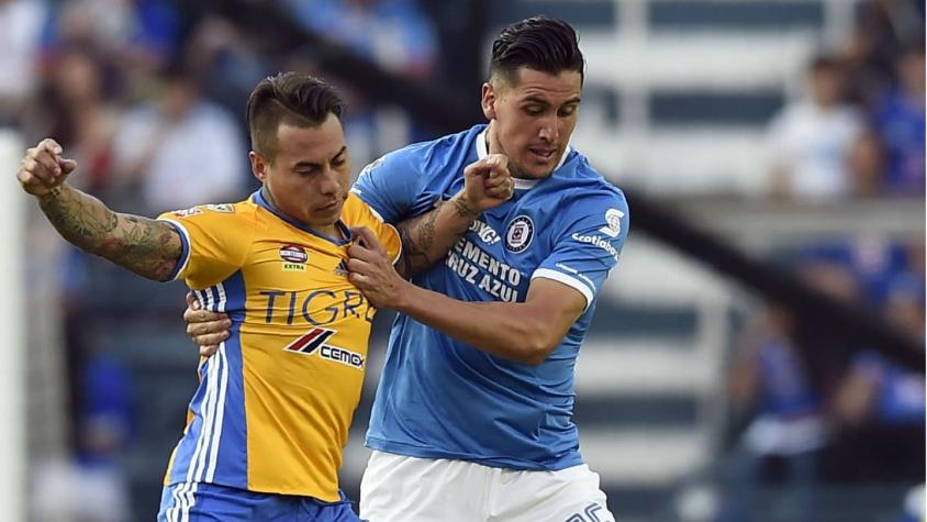 [VIDEO] Enzo Roco comete dura infracción sobre Eduardo Vargas en empate de Cruz Azul y Tigres