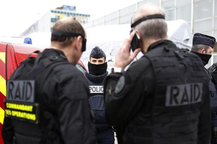 Atacante en aeropuerto parisino gritó: "estoy aquí para morir por Alá"