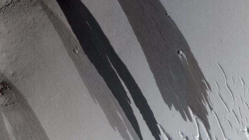 ¿Qué son las misteriosas líneas oscuras que aparecen en Marte?