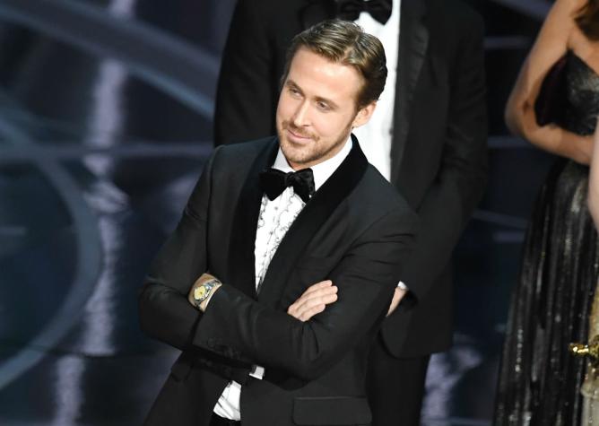 Ryan Gosling explica en qué estaba pensando cuando esta foto de los Oscar se hizo viral
