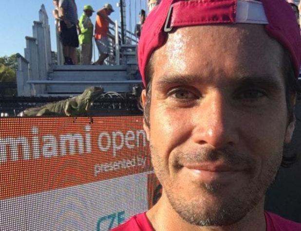 [VIDEO] Iguana invade cancha y genera revuelo en partido de tenis del Miami Open