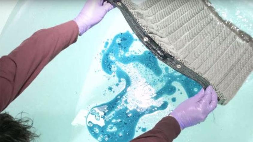 La innovadora esponja que absorbe petróleo que puede ser la solución para los derrames de crudo