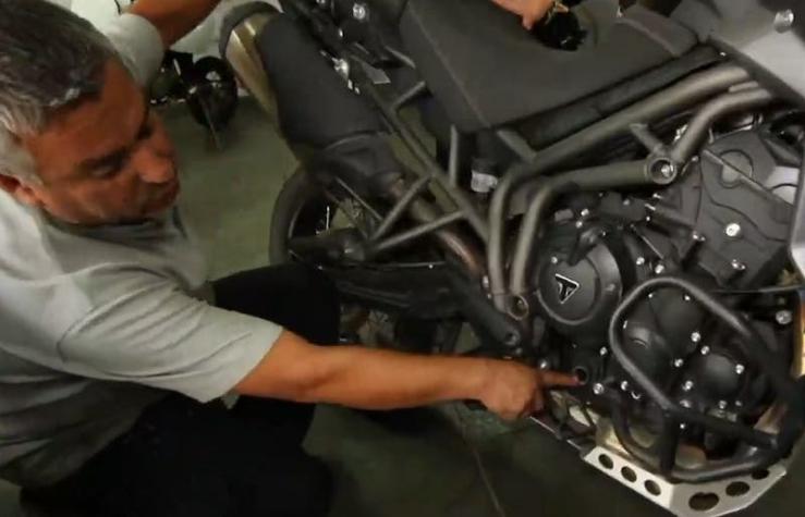 [VIDEO] Tips de Mecánica: ¿Cómo medir el nivel de aceite de tu moto?