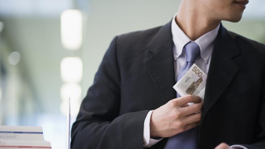 Estafadores que se hacen pasar por tu jefe: qué son los fraudes BEC y cómo puedes protegerte