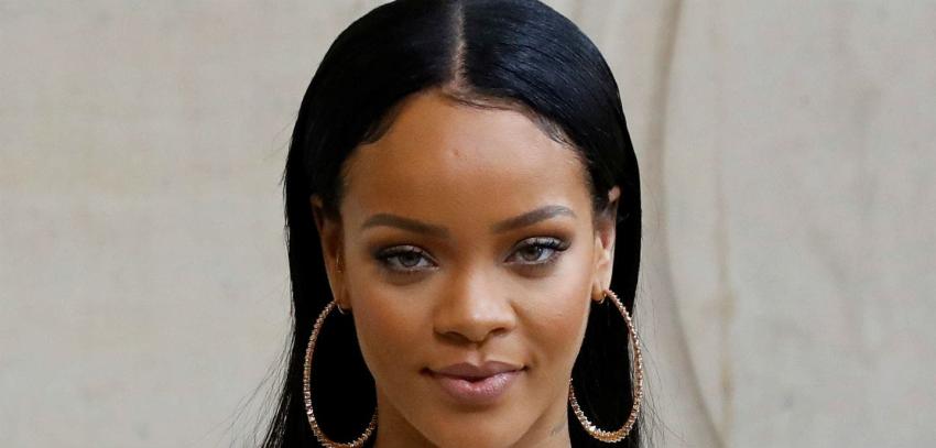 El excéntrico y comentado look de Rihanna en Coachella